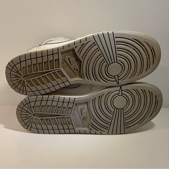 🐺 AIR JORDAN 1 MID WHITE & WOLF GREY GRADE SCHOOL SHOES SIZE 6Y SNEAKERS 🐺 - Picture 5 of 7